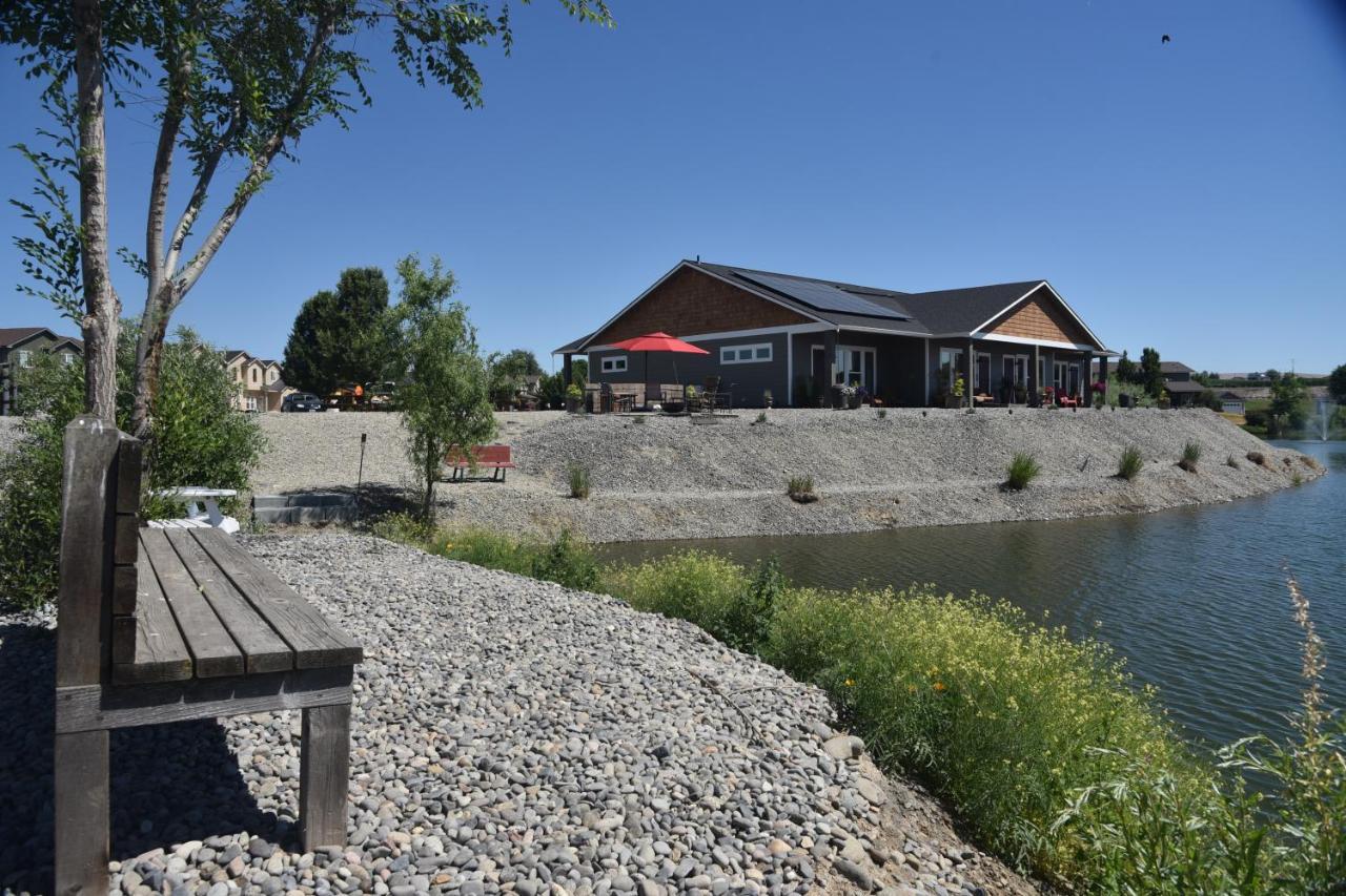 Zillah Lakes Inn Exteriör bild
