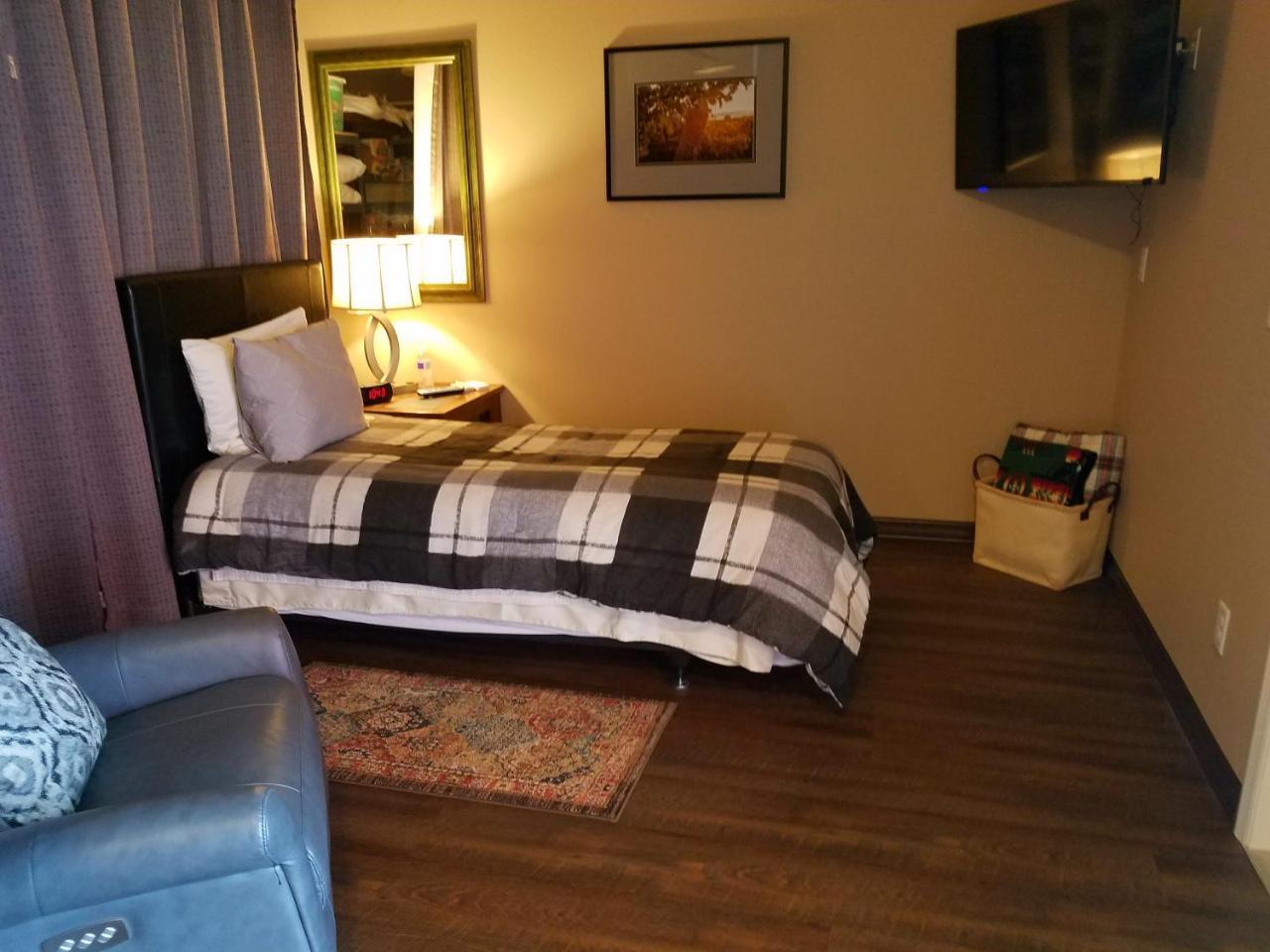 Zillah Lakes Inn Exteriör bild